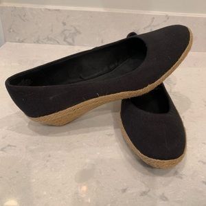 Easy spirit black espadrille wedges. Size 9